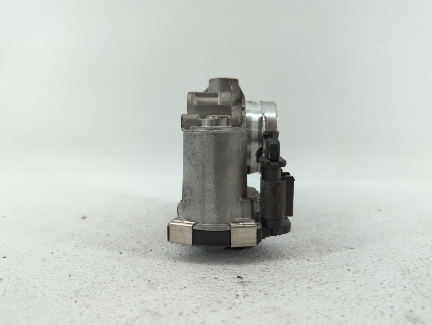 2016-2019 Chevrolet Malibu Throttle Body P/N:12671379AA Fits Fits 2016 2017 2018 2019 OEM Used Auto Parts - Oemusedautoparts