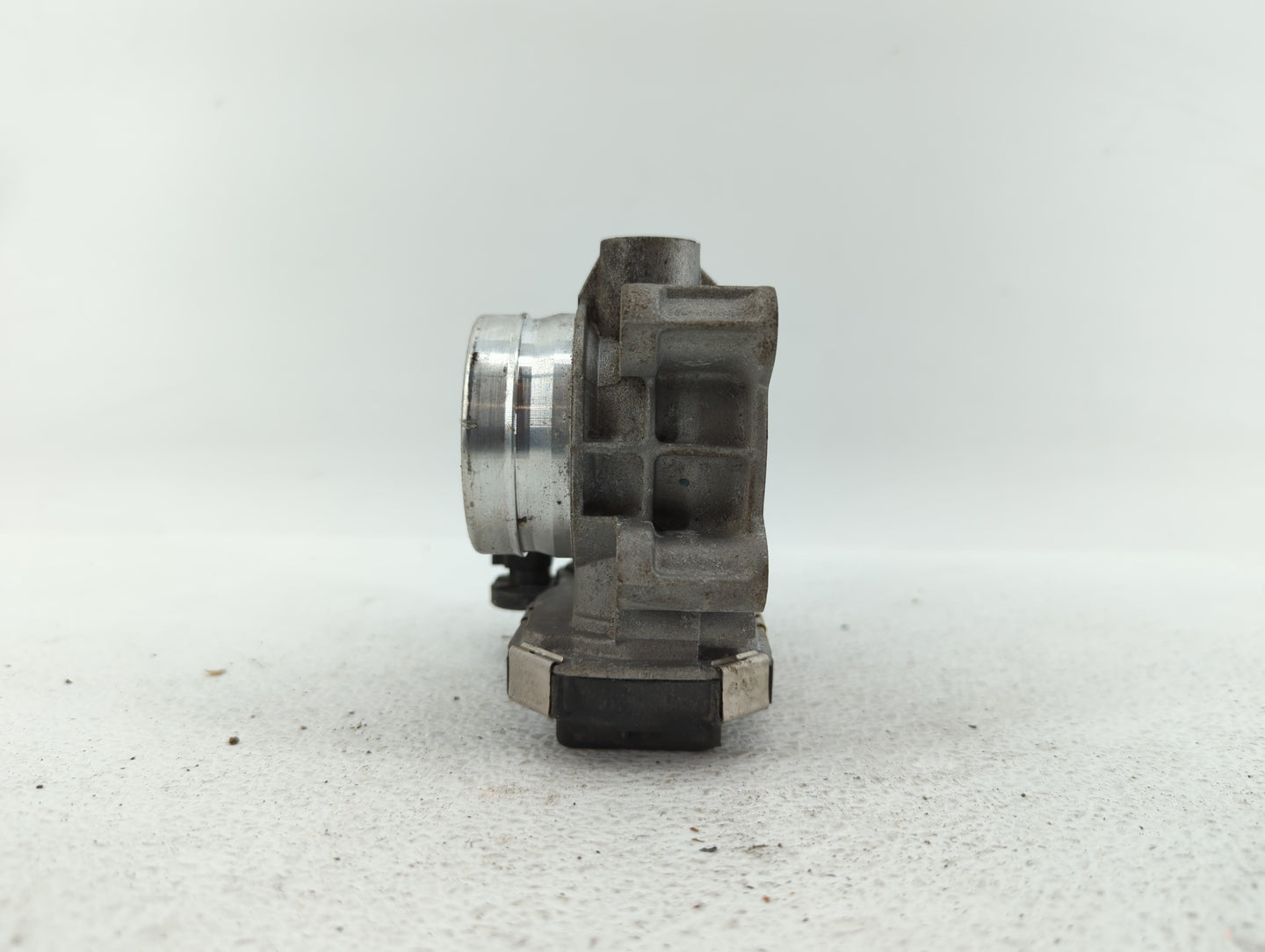 2016-2019 Chevrolet Malibu Throttle Body P/N:12671379AA Fits Fits 2016 2017 2018 2019 OEM Used Auto Parts - Oemusedautoparts