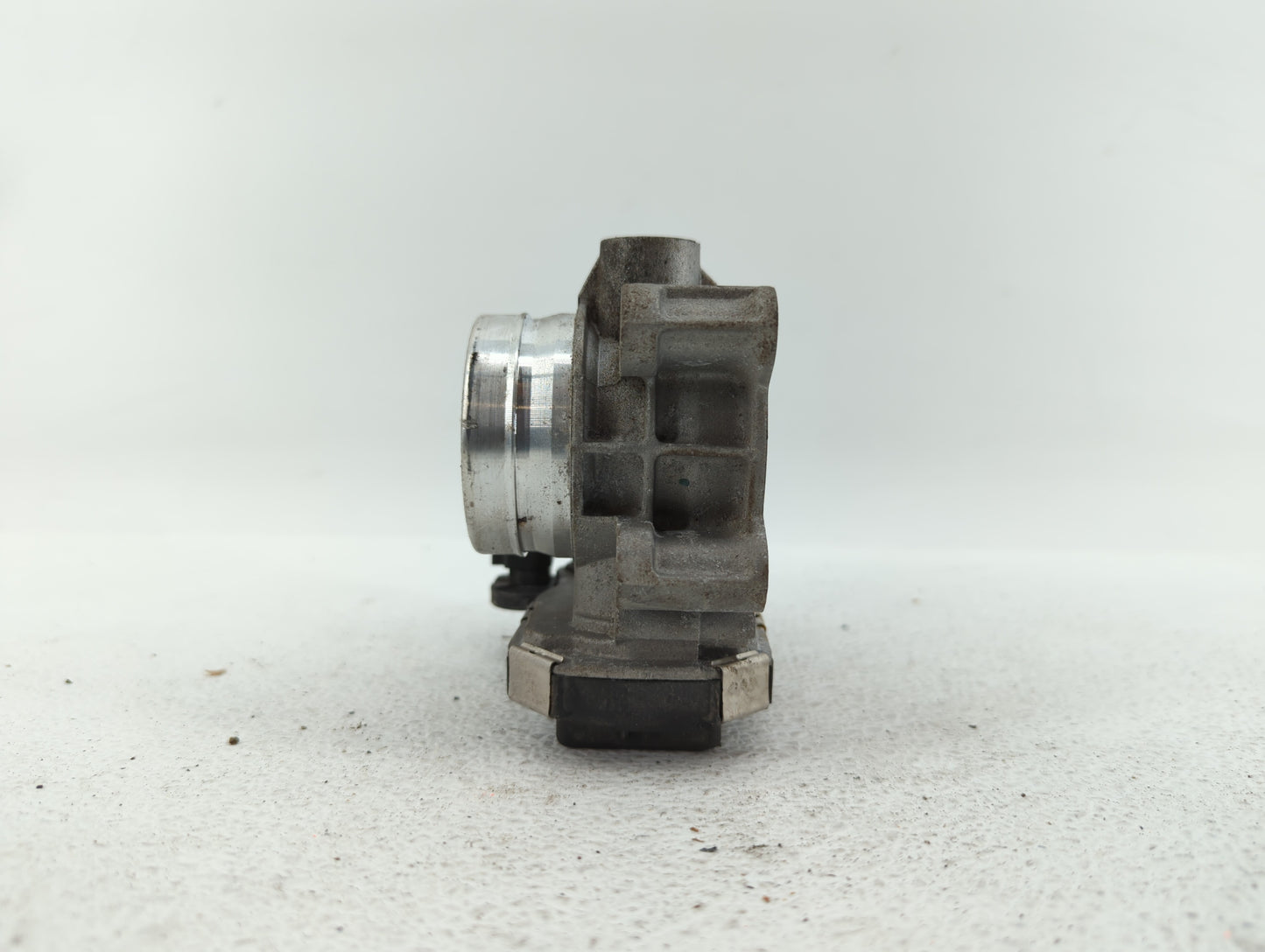 2016-2019 Chevrolet Malibu Throttle Body P/N:12671379AA Fits Fits 2016 2017 2018 2019 OEM Used Auto Parts - Oemusedautoparts