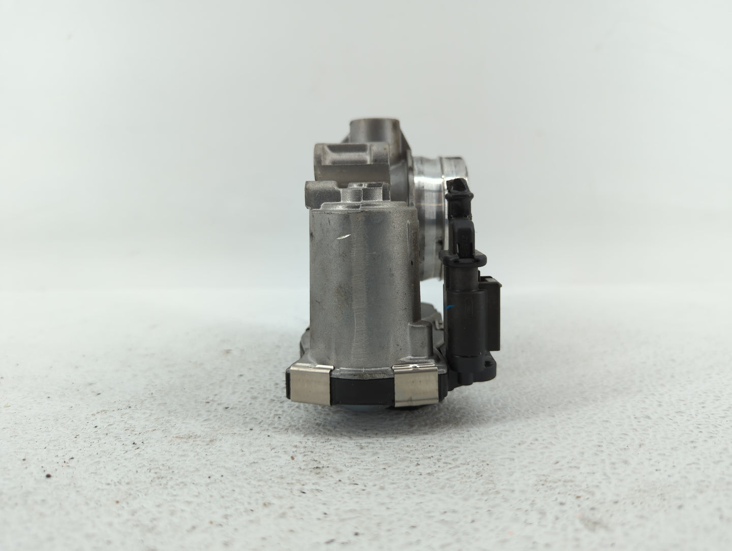 2016-2019 Chevrolet Malibu Throttle Body P/N:12671379AA Fits Fits 2016 2017 2018 2019 OEM Used Auto Parts - Oemusedautoparts