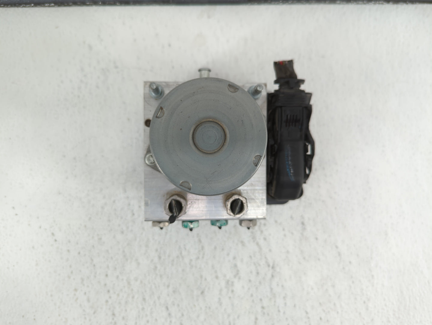 2017 Chevrolet Malibu ABS Pump Control Module Replacement P/N:84139390 A24T27-5242, 84139389, 065055768, 065055766, 84139399