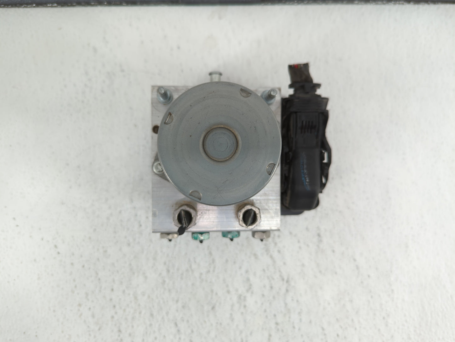2017 Chevrolet Malibu ABS Pump Control Module Replacement P/N:84139390 A24T27-5242, 84139389, 065055768, 065055766, 84139399