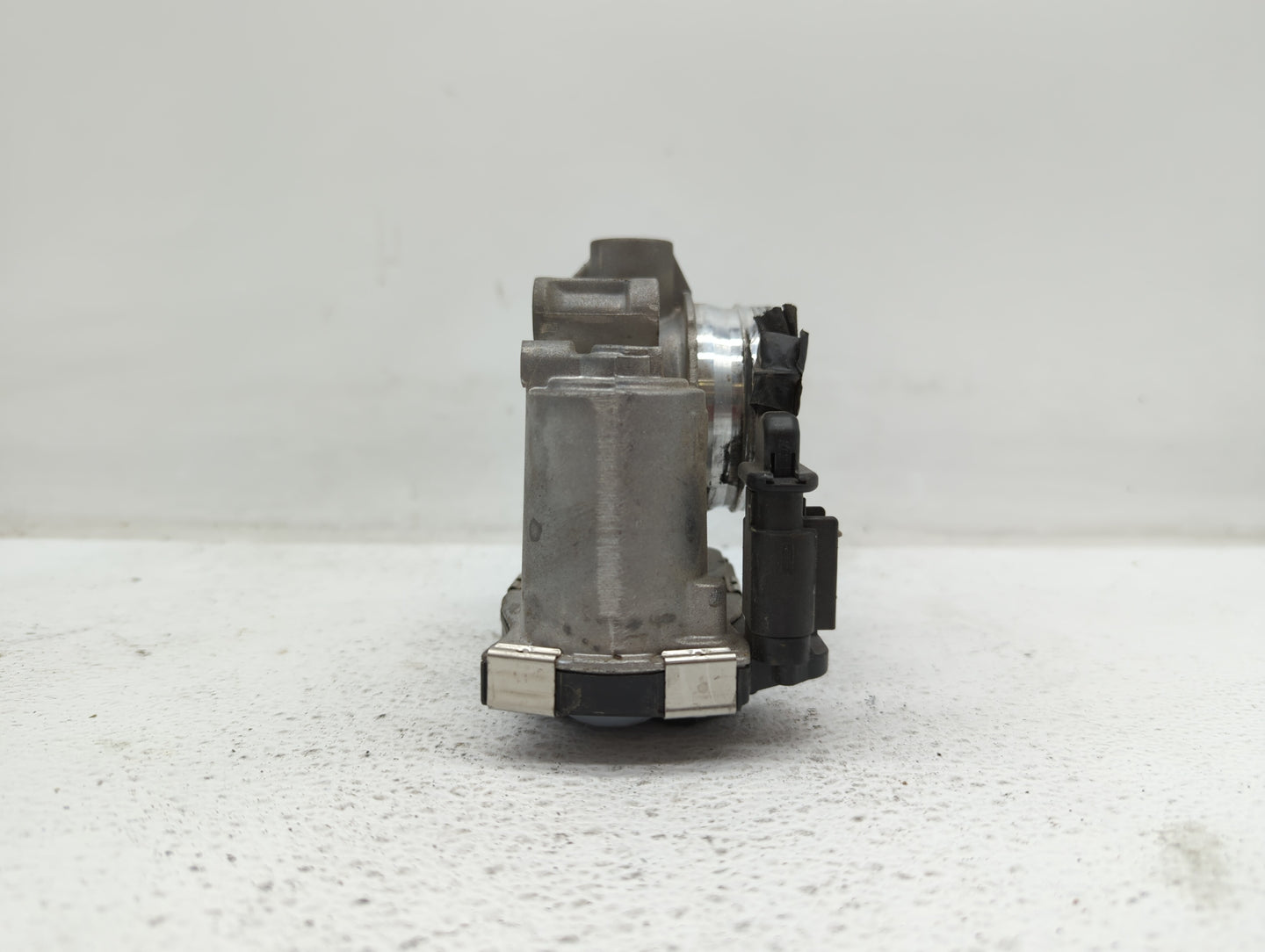 2016-2019 Chevrolet Malibu Throttle Body P/N:12671379AA Fits Fits 2016 2017 2018 2019 OEM Used Auto Parts - Oemusedautoparts