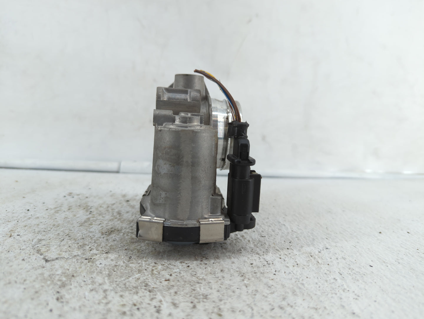 2016-2019 Chevrolet Malibu Throttle Body P/N:12671379AA Fits Fits 2016 2017 2018 2019 OEM Used Auto Parts - Oemusedautoparts