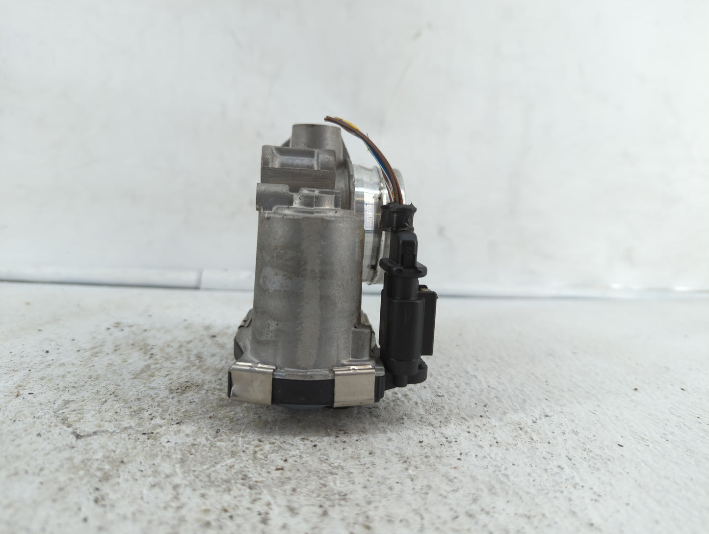 2016-2019 Chevrolet Malibu Throttle Body P/N:12671379AA Fits Fits 2016 2017 2018 2019 OEM Used Auto Parts - Oemusedautoparts