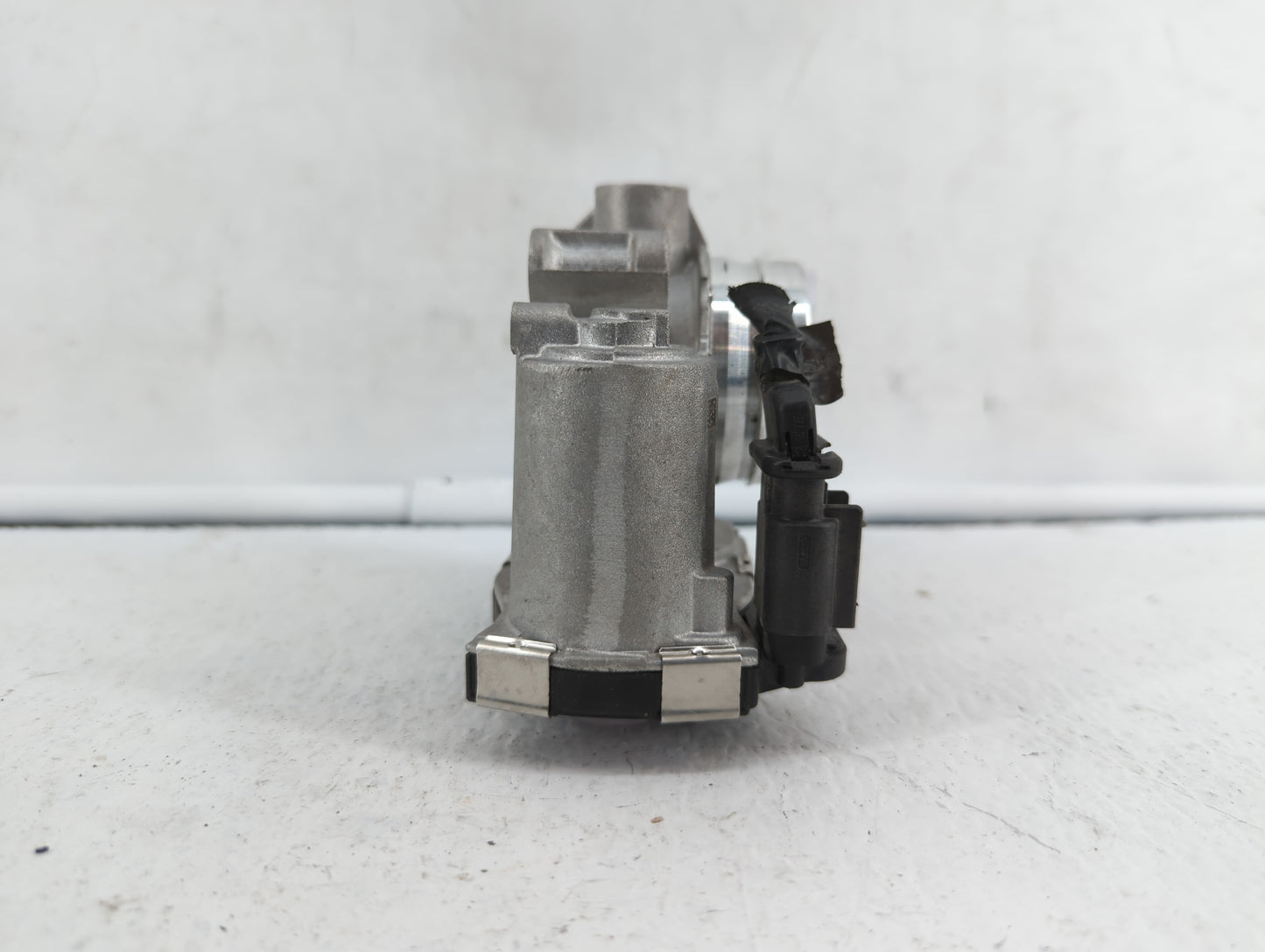 2016-2019 Chevrolet Malibu Throttle Body P/N:12671379AA Fits Fits 2016 2017 2018 2019 OEM Used Auto Parts - Oemusedautoparts