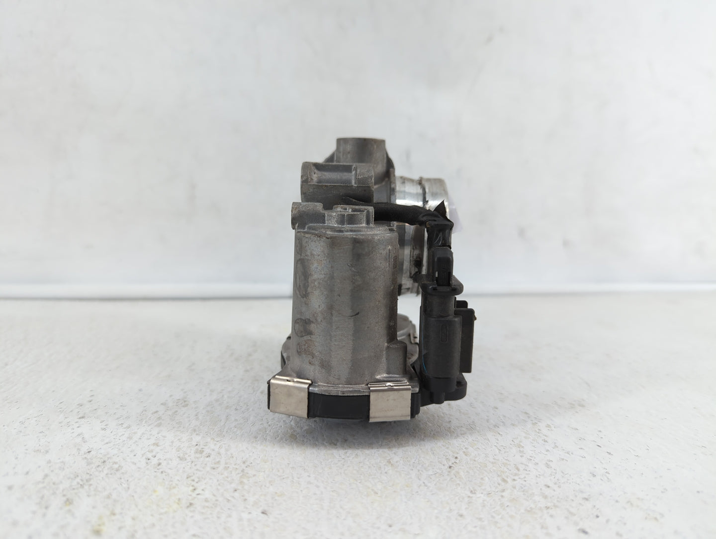 2016-2019 Chevrolet Malibu Throttle Body P/N:12671379AA Fits Fits 2016 2017 2018 2019 OEM Used Auto Parts - Oemusedautoparts