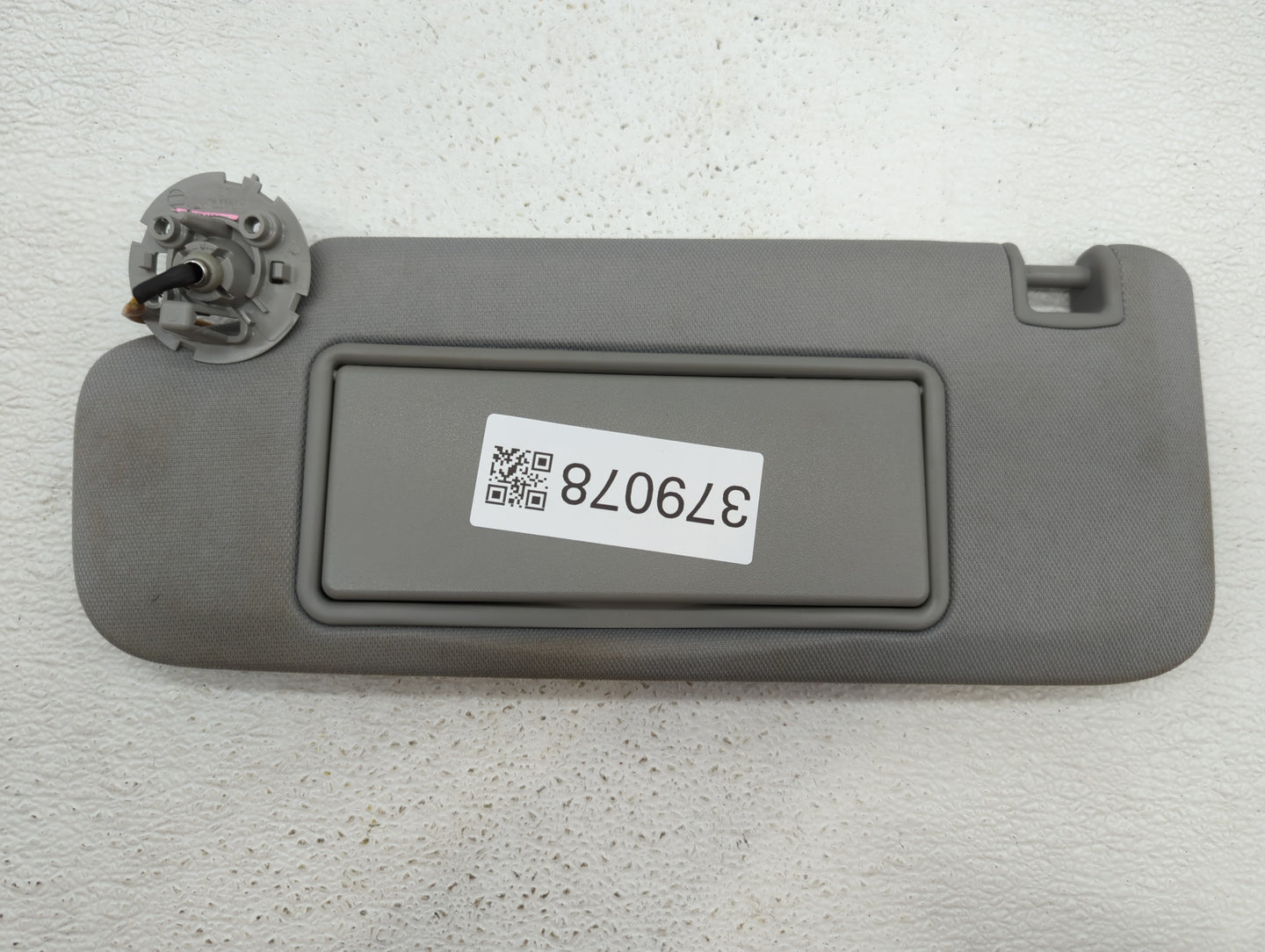 2016-2019 Chevrolet Malibu Sun Visor Shade Replacement Driver Left Mirror Fits Fits 2016 2017 2018 2019 OEM Used Auto Parts 