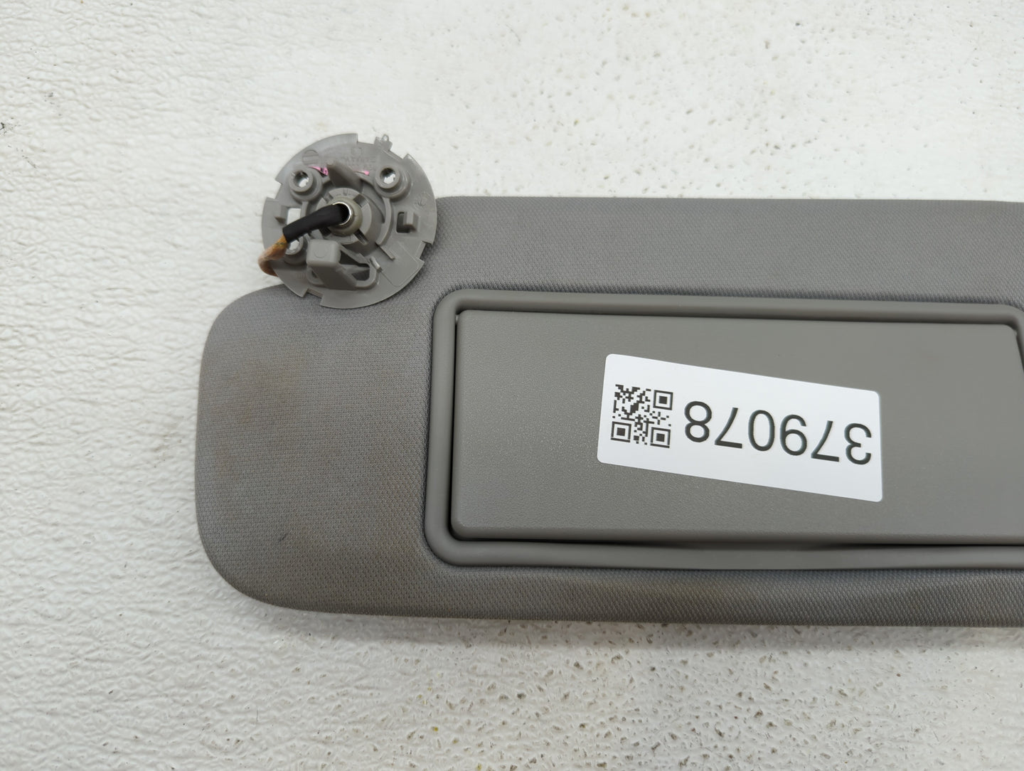 2016-2019 Chevrolet Malibu Sun Visor Shade Replacement Driver Left Mirror Fits Fits 2016 2017 2018 2019 OEM Used Auto Parts 