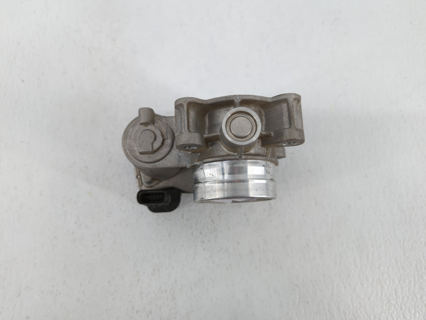 2016-2019 Chevrolet Malibu Throttle Body P/N:12671379AA Fits Fits 2016 2017 2018 2019 OEM Used Auto Parts - Oemusedautoparts