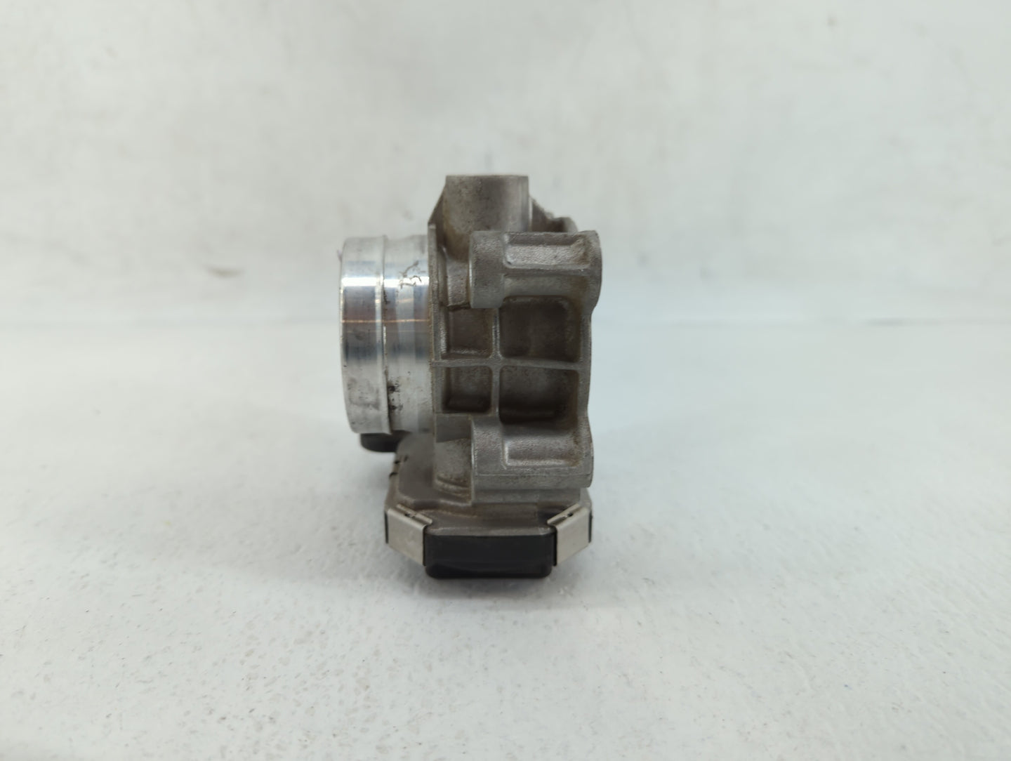 2016-2019 Chevrolet Malibu Throttle Body P/N:12671379AA Fits Fits 2016 2017 2018 2019 OEM Used Auto Parts - Oemusedautoparts