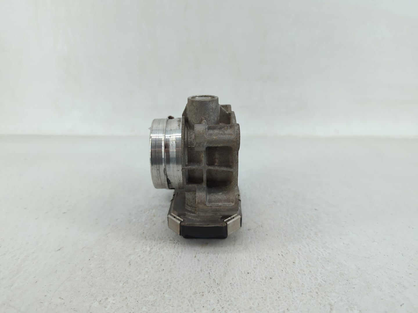 2016-2021 Chevrolet Malibu Throttle Body P/N:12671379AA Fits Fits 2016 2017 2018 2019 2020 2021 2022 OEM Used Auto Parts - O