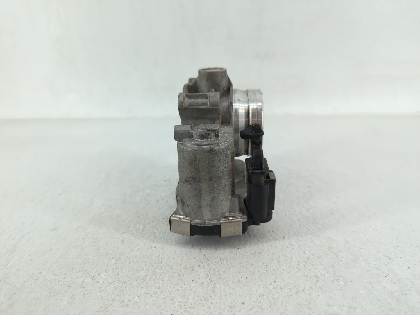 2016-2021 Chevrolet Malibu Throttle Body P/N:12671379AA Fits Fits 2016 2017 2018 2019 2020 2021 2022 OEM Used Auto Parts - O