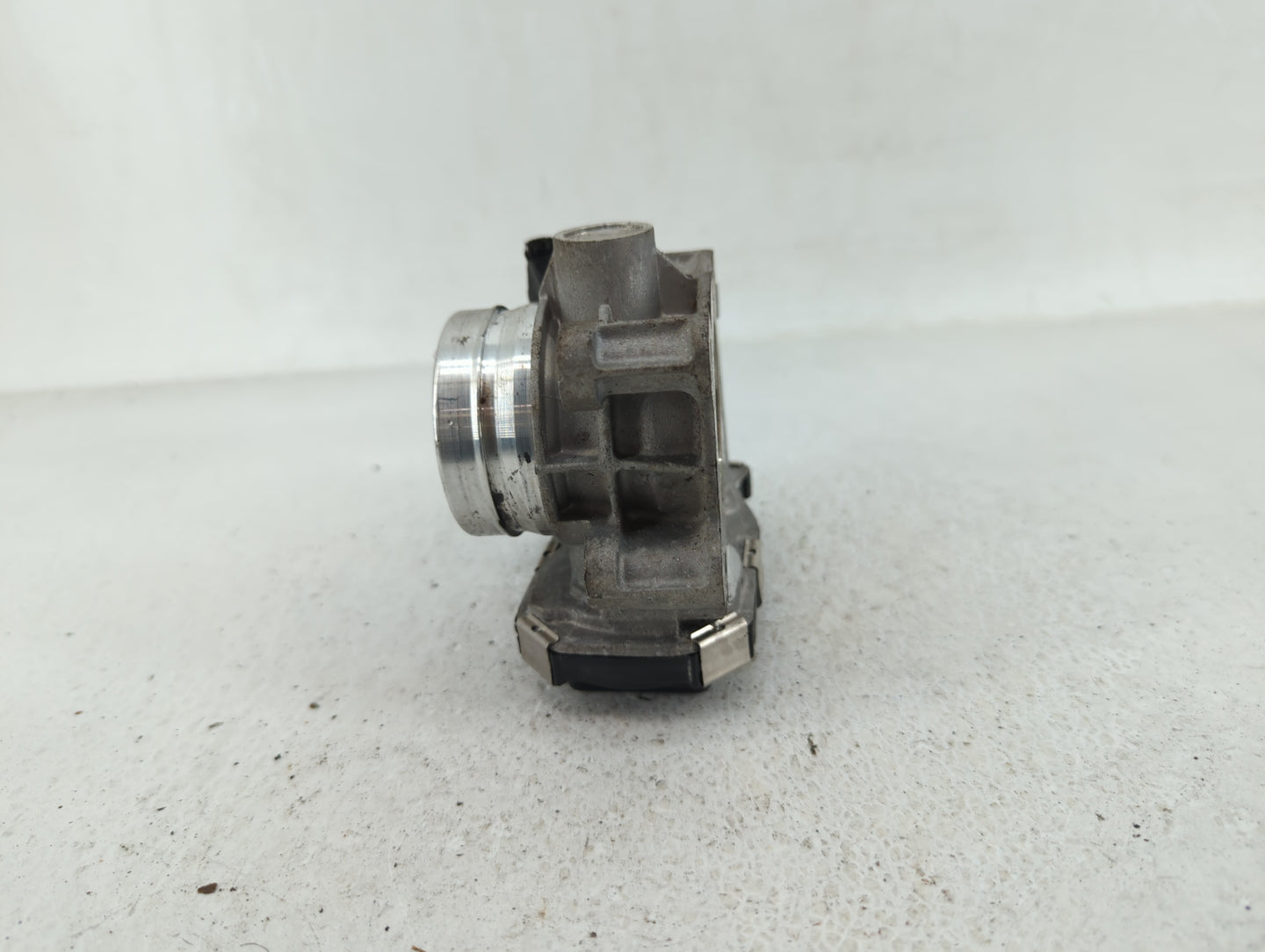2016-2021 Chevrolet Malibu Throttle Body P/N:12671379AA Fits Fits 2016 2017 2018 2019 2020 2021 2022 OEM Used Auto Parts - O
