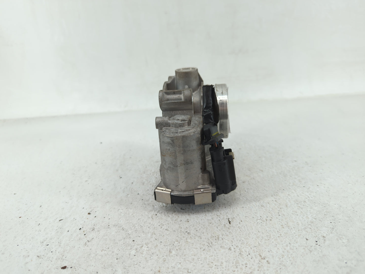 2016-2021 Chevrolet Malibu Throttle Body P/N:12671379AA Fits Fits 2016 2017 2018 2019 2020 2021 2022 OEM Used Auto Parts - O