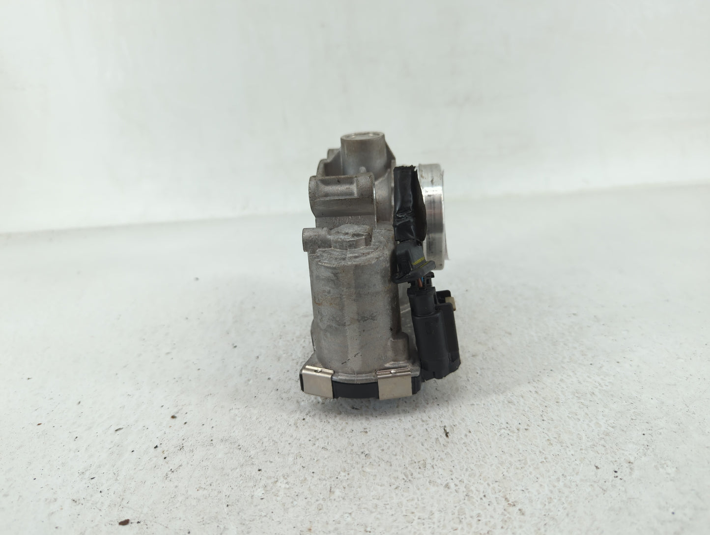 2016-2021 Chevrolet Malibu Throttle Body P/N:12671379AA Fits Fits 2016 2017 2018 2019 2020 2021 2022 OEM Used Auto Parts - O