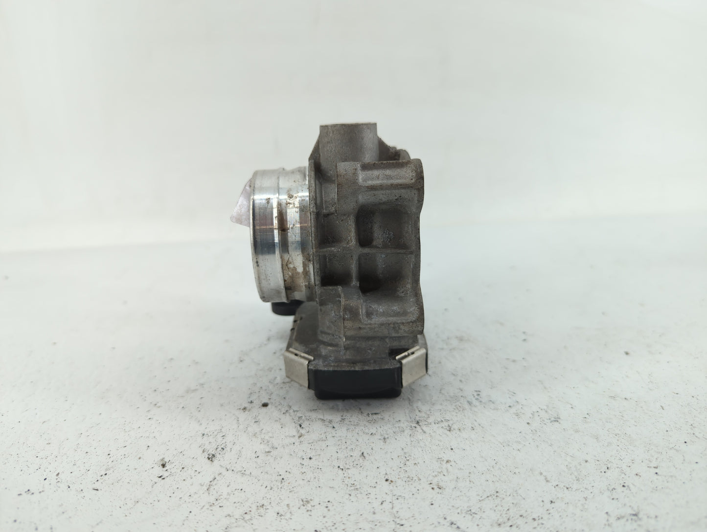 2016-2021 Chevrolet Malibu Throttle Body P/N:12671379AA Fits Fits 2016 2017 2018 2019 2020 2021 2022 OEM Used Auto Parts - O