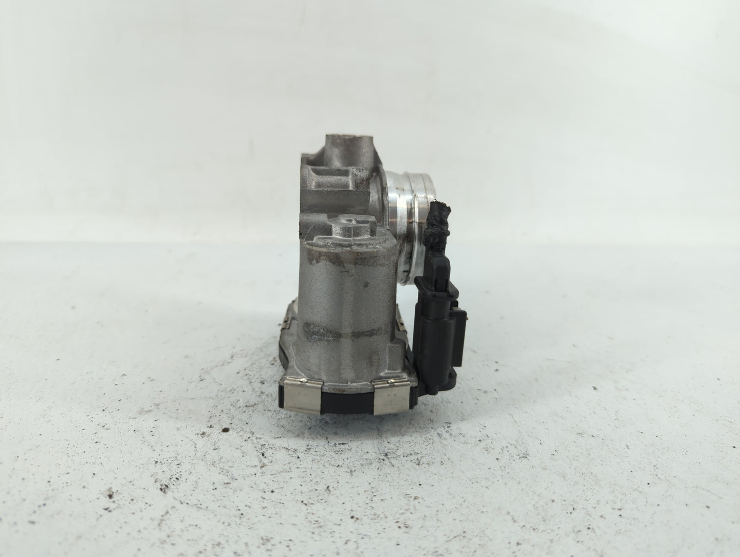 2016-2021 Chevrolet Malibu Throttle Body P/N:12671379AA Fits Fits 2016 2017 2018 2019 2020 2021 2022 OEM Used Auto Parts - O