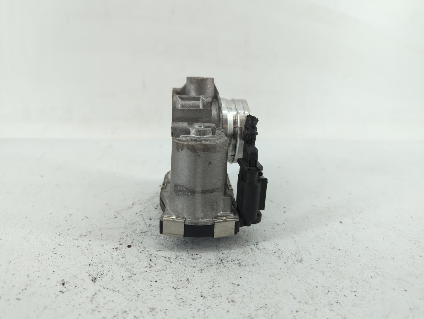 2016-2021 Chevrolet Malibu Throttle Body P/N:12671379AA Fits Fits 2016 2017 2018 2019 2020 2021 2022 OEM Used Auto Parts - O