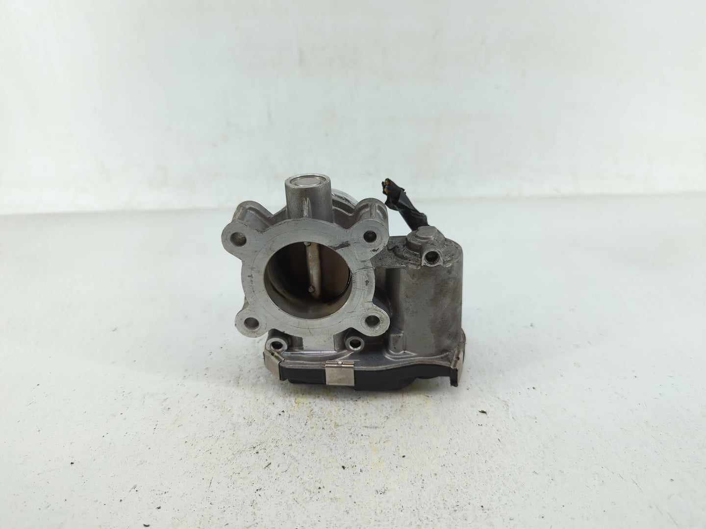 2016-2021 Chevrolet Malibu Throttle Body P/N:12671379AA Fits Fits 2016 2017 2018 2019 2020 2021 2022 OEM Used Auto Parts - O