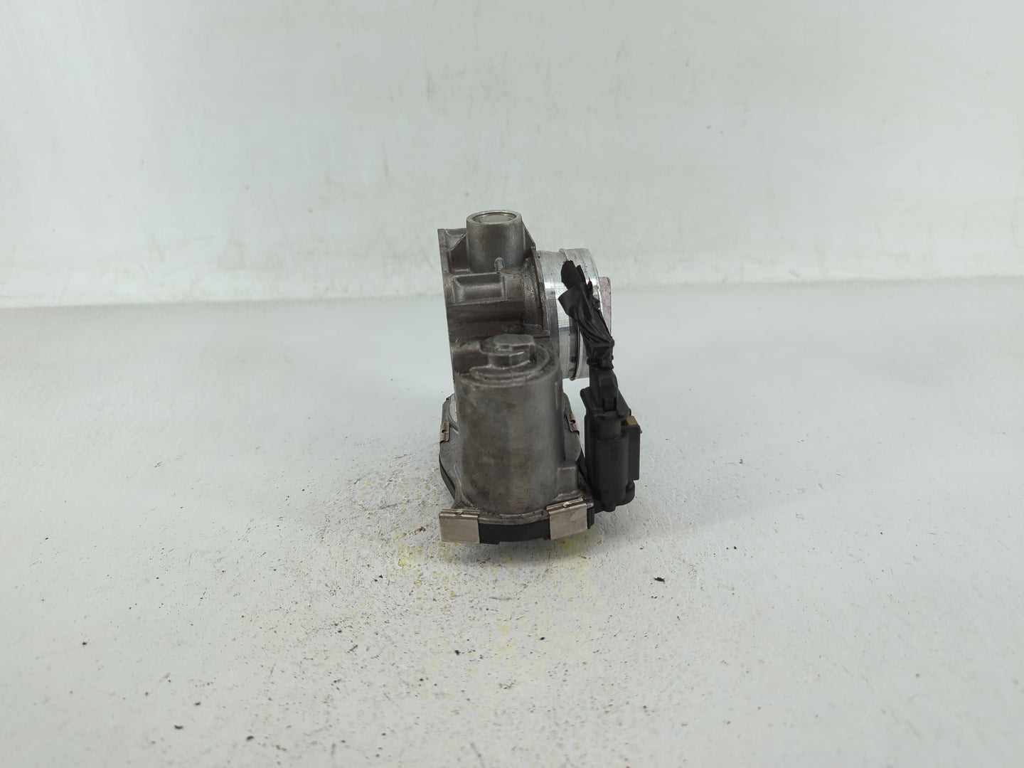 2016-2021 Chevrolet Malibu Throttle Body P/N:12671379AA Fits Fits 2016 2017 2018 2019 2020 2021 2022 OEM Used Auto Parts - O