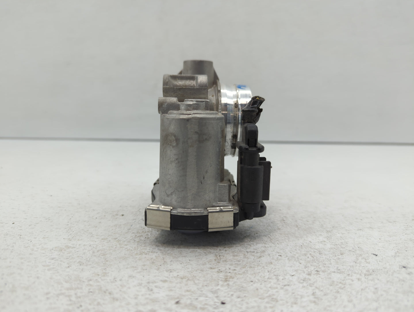 2016-2021 Chevrolet Malibu Throttle Body P/N:12671379AA Fits Fits 2016 2017 2018 2019 2020 2021 2022 OEM Used Auto Parts - O
