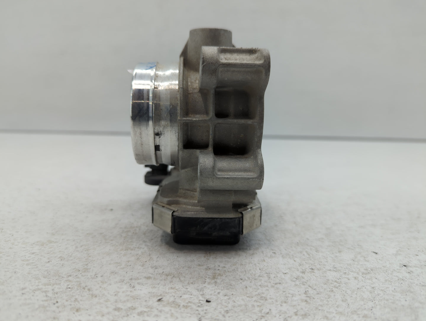 2016-2021 Chevrolet Malibu Throttle Body P/N:12671379AA Fits Fits 2016 2017 2018 2019 2020 2021 2022 OEM Used Auto Parts - O