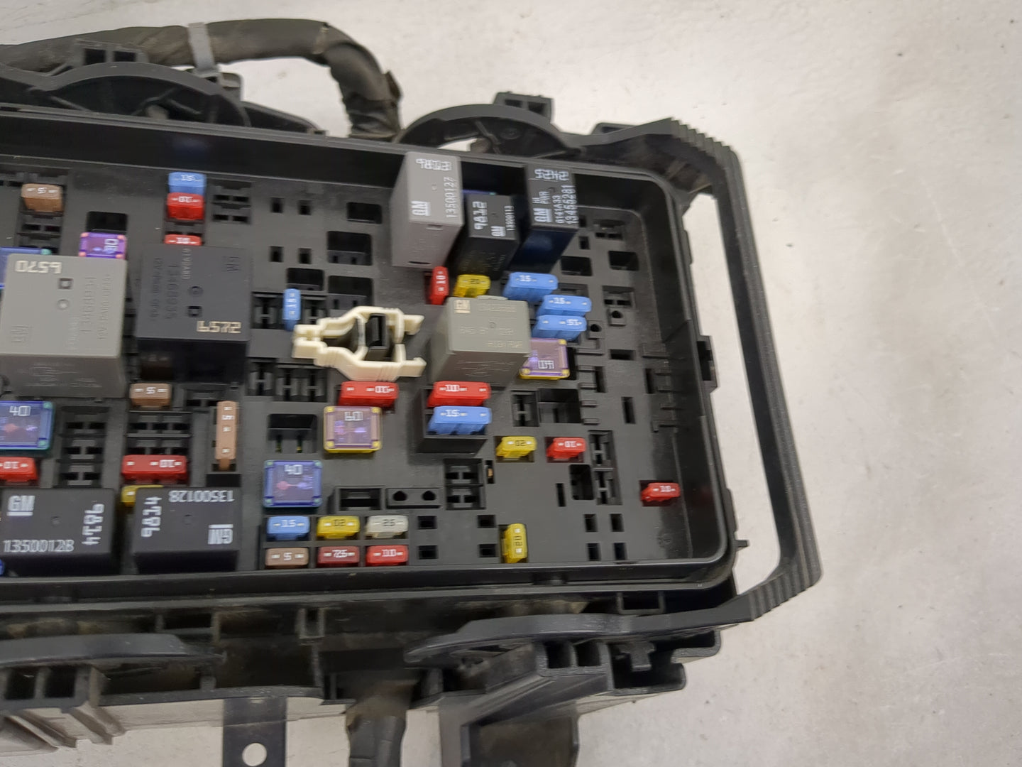 2017-2018 Chevrolet Malibu Fusebox Fuse Box Panel Relay Module Fits Fits 2017 2018 OEM Used Auto Parts - Oemusedautoparts1.c
