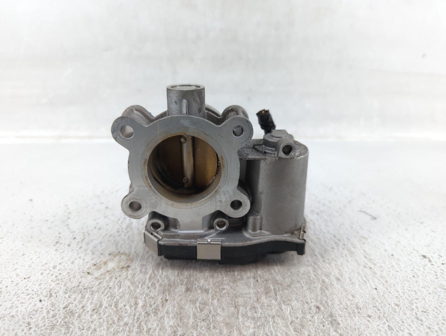2016-2021 Chevrolet Malibu Throttle Body P/N:12671379AA Fits Fits 2016 2017 2018 2019 2020 2021 2022 OEM Used Auto Parts - O
