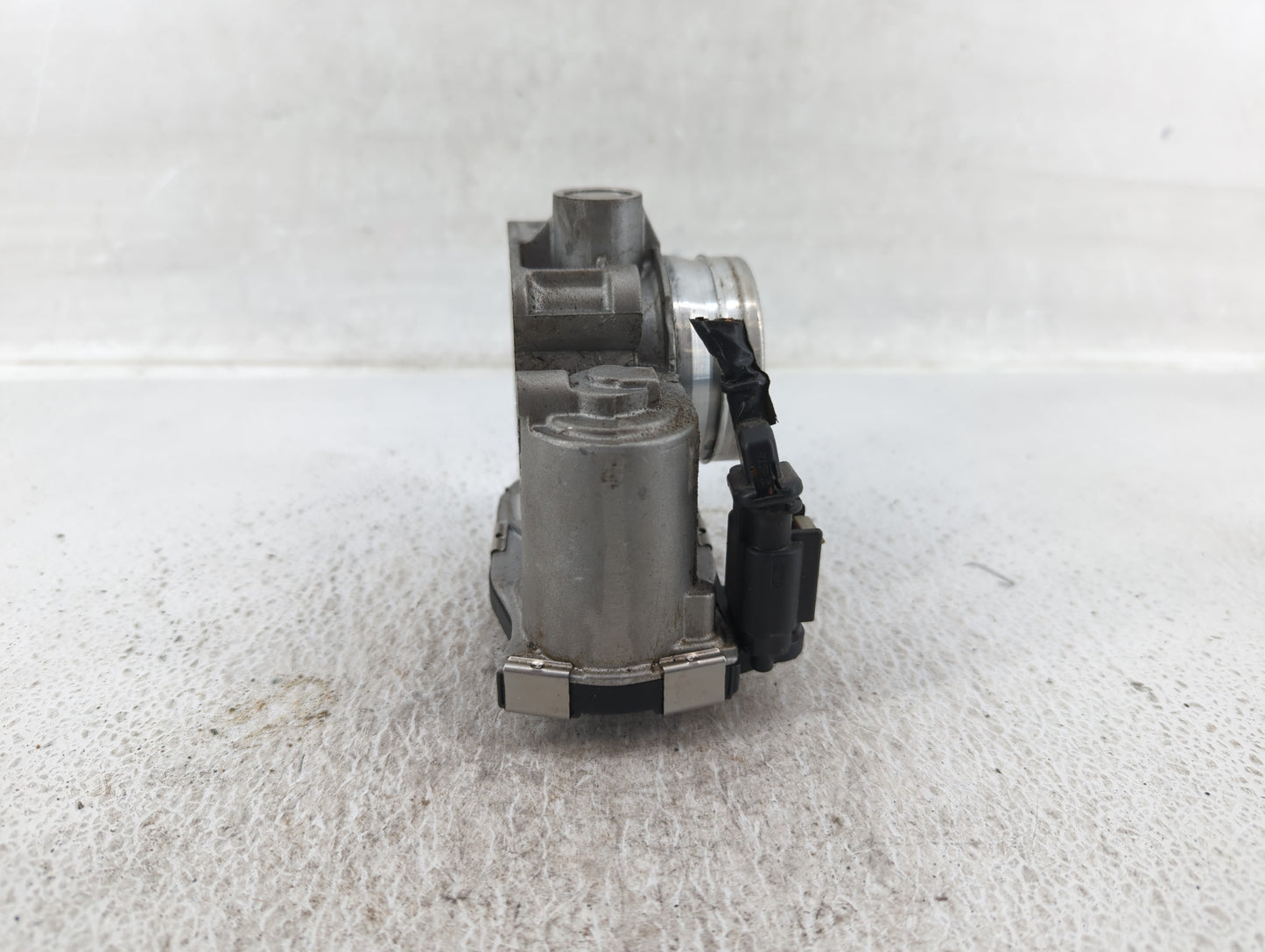 2016-2021 Chevrolet Malibu Throttle Body P/N:12671379AA Fits Fits 2016 2017 2018 2019 2020 2021 2022 OEM Used Auto Parts - O