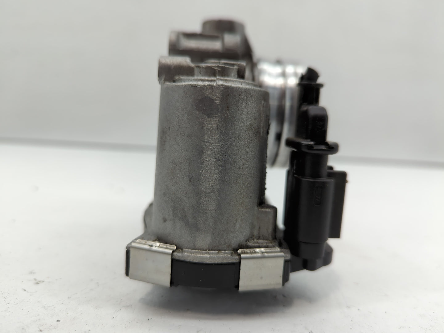 2016-2021 Chevrolet Malibu Throttle Body P/N:12671379AA Fits Fits 2016 2017 2018 2019 2020 2021 2022 OEM Used Auto Parts - O