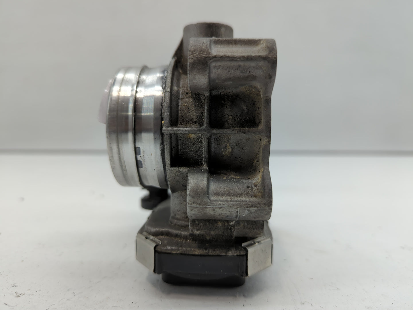 2016-2021 Chevrolet Malibu Throttle Body P/N:12671379AA Fits Fits 2016 2017 2018 2019 2020 2021 2022 OEM Used Auto Parts - O