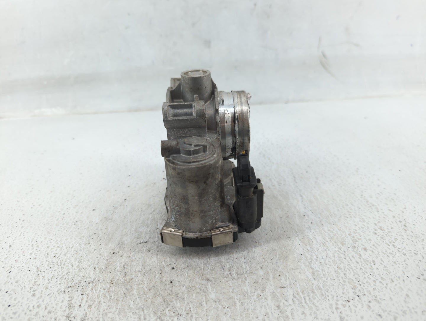 2016-2021 Chevrolet Malibu Throttle Body P/N:12671379AA Fits Fits 2016 2017 2018 2019 2020 2021 2022 OEM Used Auto Parts - O