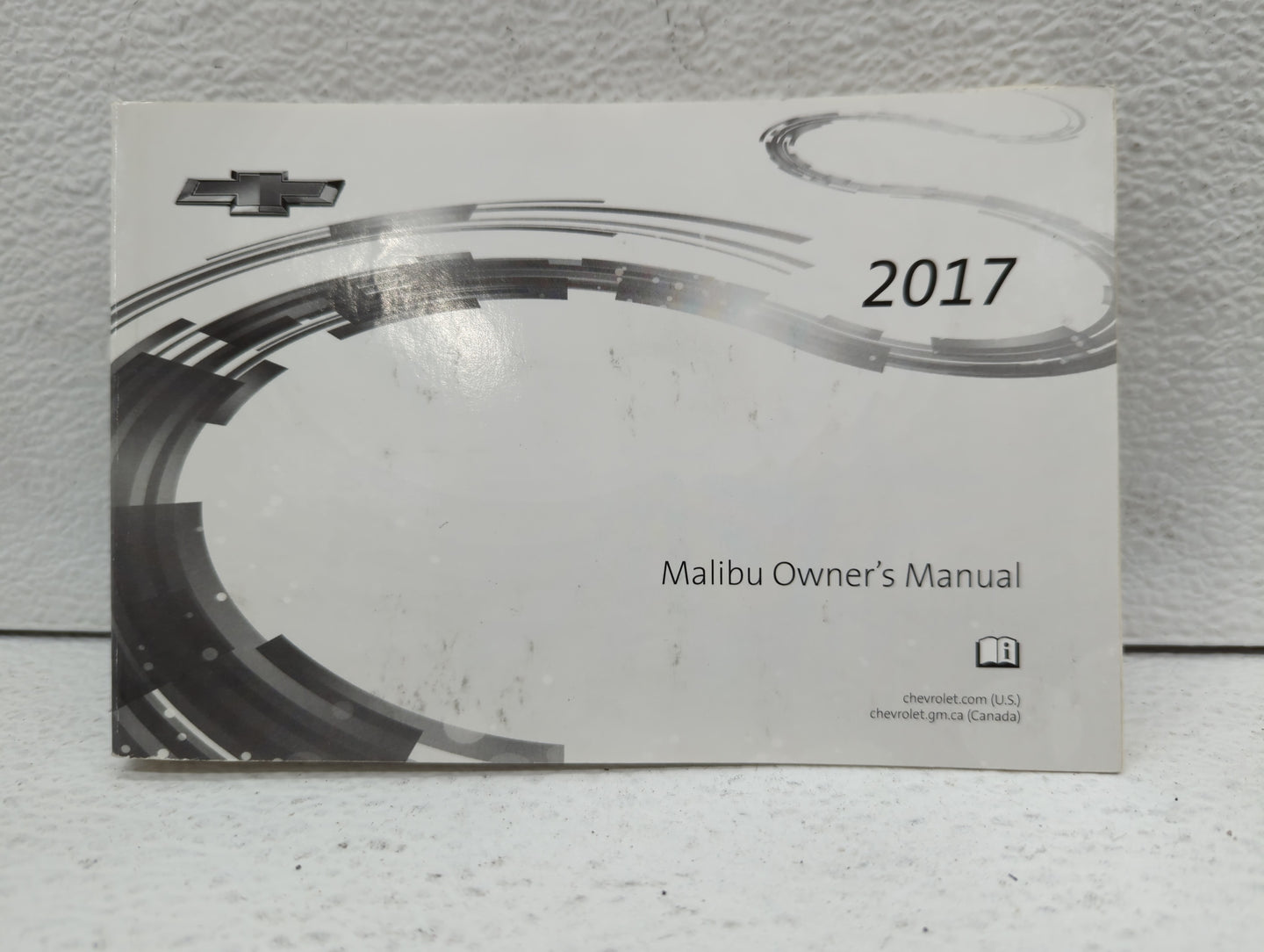 2017 Chevrolet Malibu Owners Manual Book Guide P/N:23461930 OEM Used Auto Parts - Oemusedautoparts1.com