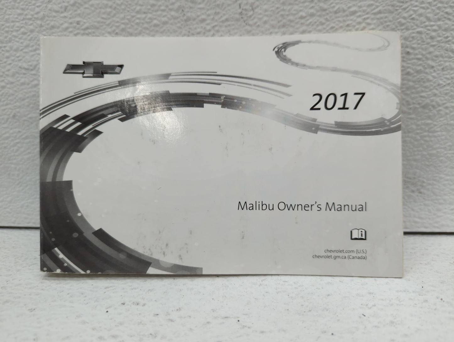 2017 Chevrolet Malibu Owners Manual Book Guide P/N:23461930 OEM Used Auto Parts - Oemusedautoparts1.com