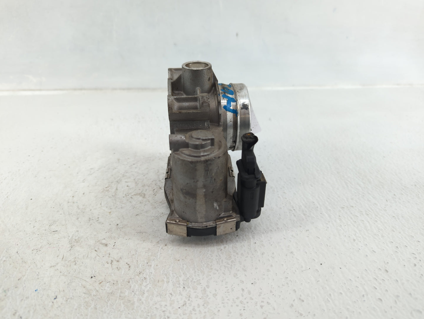 2016-2021 Chevrolet Malibu Throttle Body P/N:12671379AA Fits Fits 2016 2017 2018 2019 2020 2021 2022 OEM Used Auto Parts - O