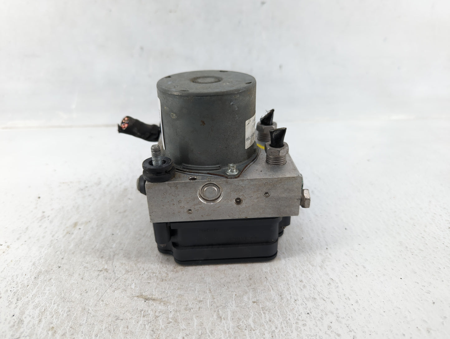 2017 Chevrolet Malibu ABS Pump Control Module Replacement P/N:065055766 Fits OEM Used Auto Parts - Oemusedautoparts1.com