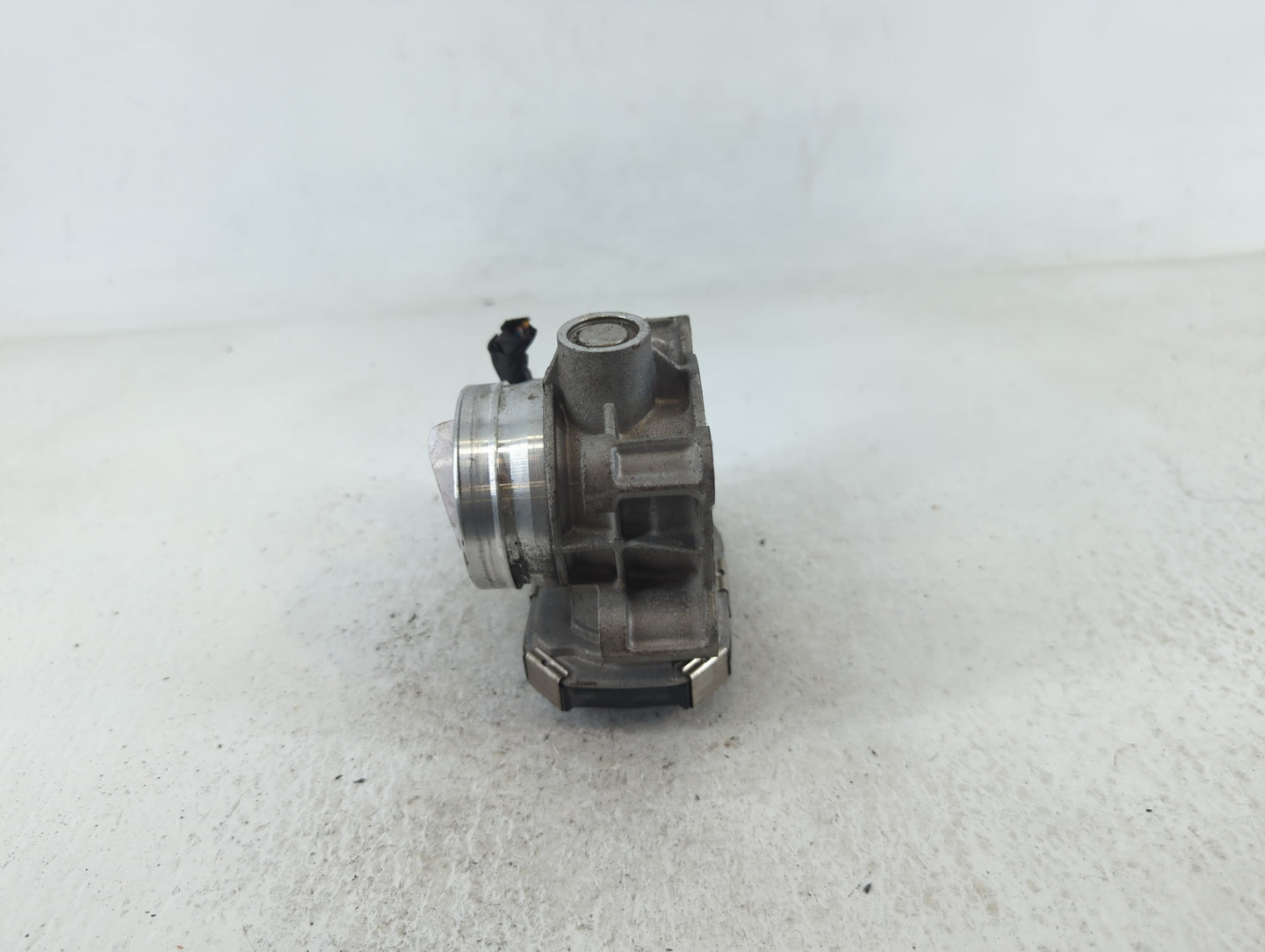 2016-2021 Chevrolet Malibu Throttle Body P/N:12671379AA Fits Fits 2016 2017 2018 2019 2020 2021 2022 OEM Used Auto Parts - O