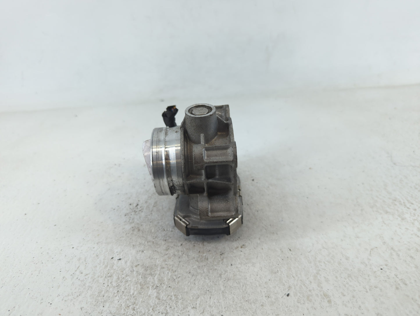2016-2021 Chevrolet Malibu Throttle Body P/N:12671379AA Fits Fits 2016 2017 2018 2019 2020 2021 2022 OEM Used Auto Parts - O