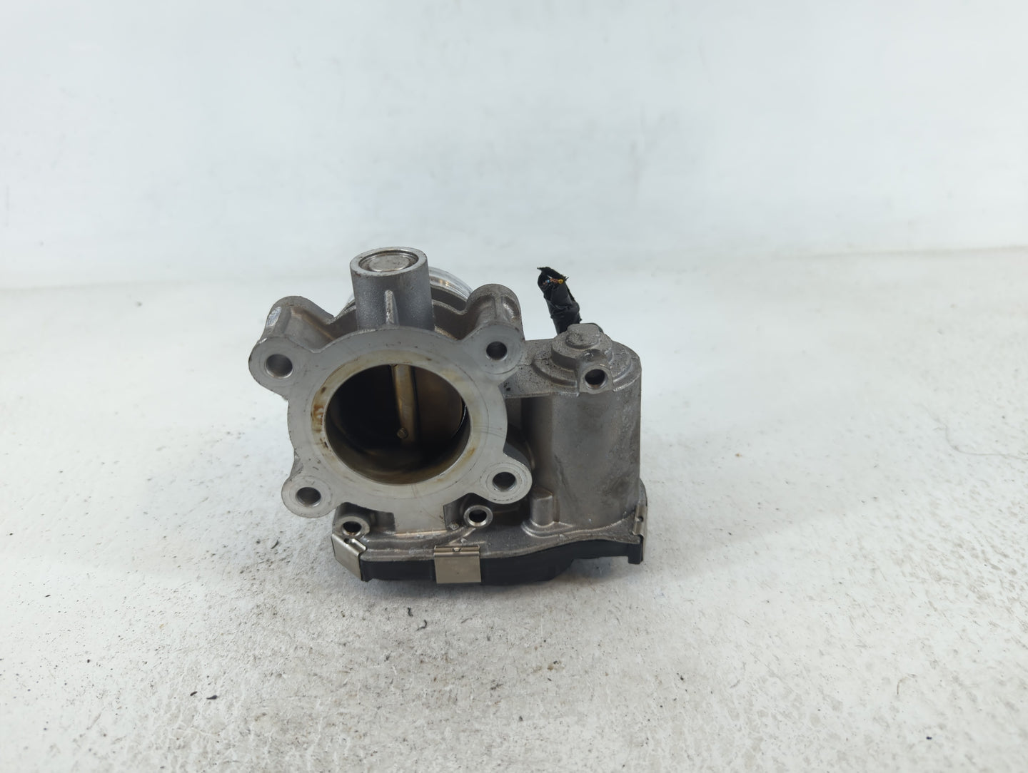 2016-2021 Chevrolet Malibu Throttle Body P/N:12671379AA Fits Fits 2016 2017 2018 2019 2020 2021 2022 OEM Used Auto Parts - O