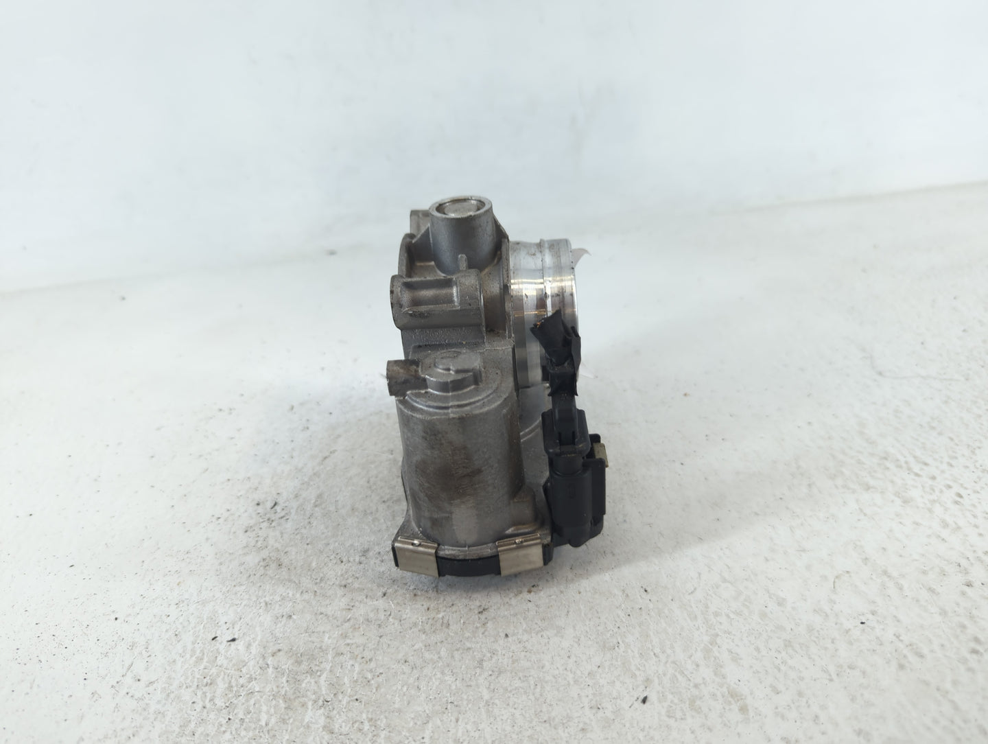 2016-2021 Chevrolet Malibu Throttle Body P/N:12671379AA Fits Fits 2016 2017 2018 2019 2020 2021 2022 OEM Used Auto Parts - O