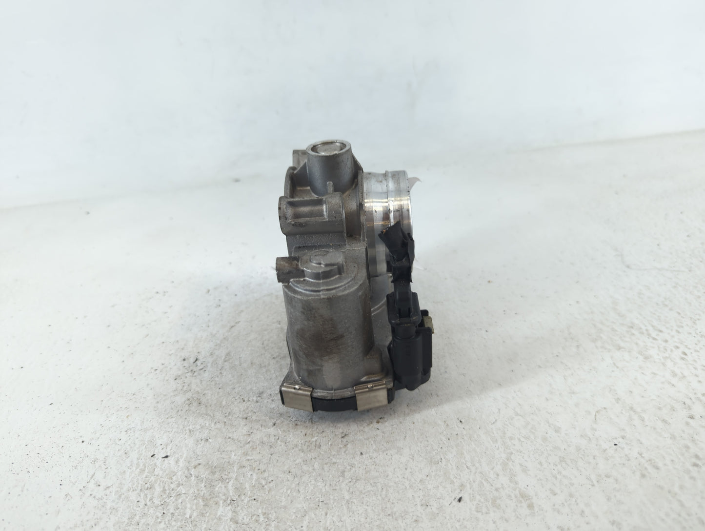 2016-2021 Chevrolet Malibu Throttle Body P/N:12671379AA Fits Fits 2016 2017 2018 2019 2020 2021 2022 OEM Used Auto Parts - O