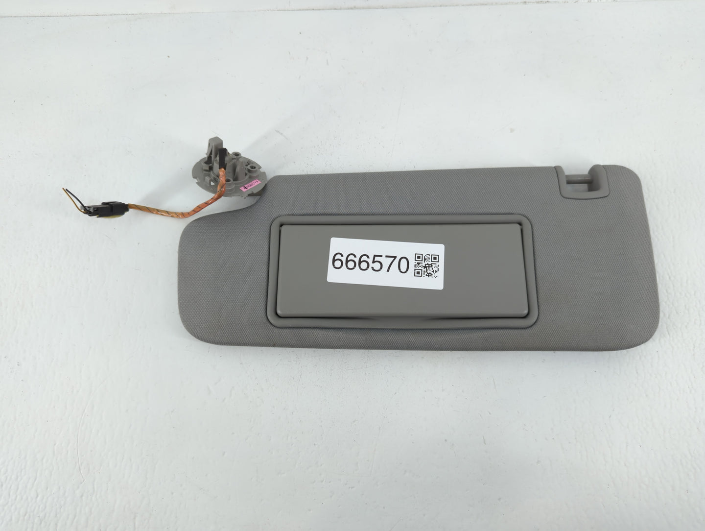 2016-2021 Chevrolet Malibu Sun Visor Shade Replacement Driver Left Mirror Fits Fits 2016 2017 2018 2019 2020 2021 OEM Used A