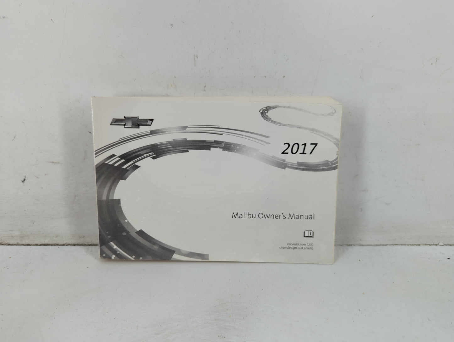 2017 Chevrolet Malibu Owners Manual Book Guide P/N:23461930 B OEM Used Auto Parts - Oemusedautoparts1.com