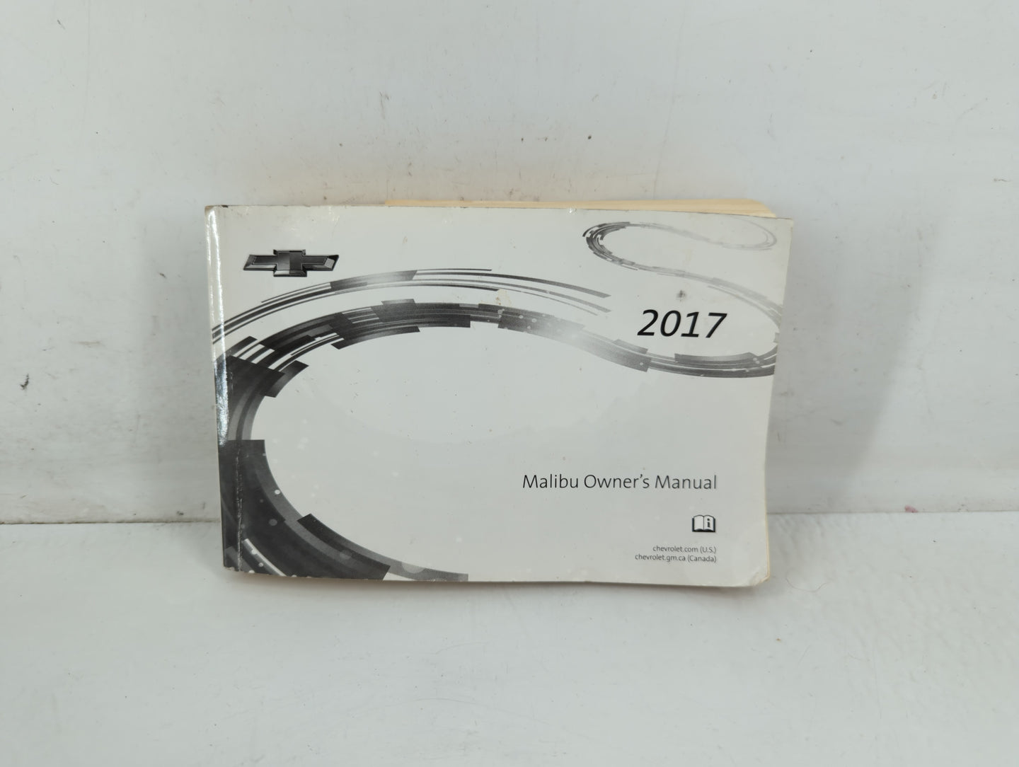 2017 Chevrolet Malibu Owners Manual Book Guide P/N:23461930 A OEM Used Auto Parts - Oemusedautoparts1.com