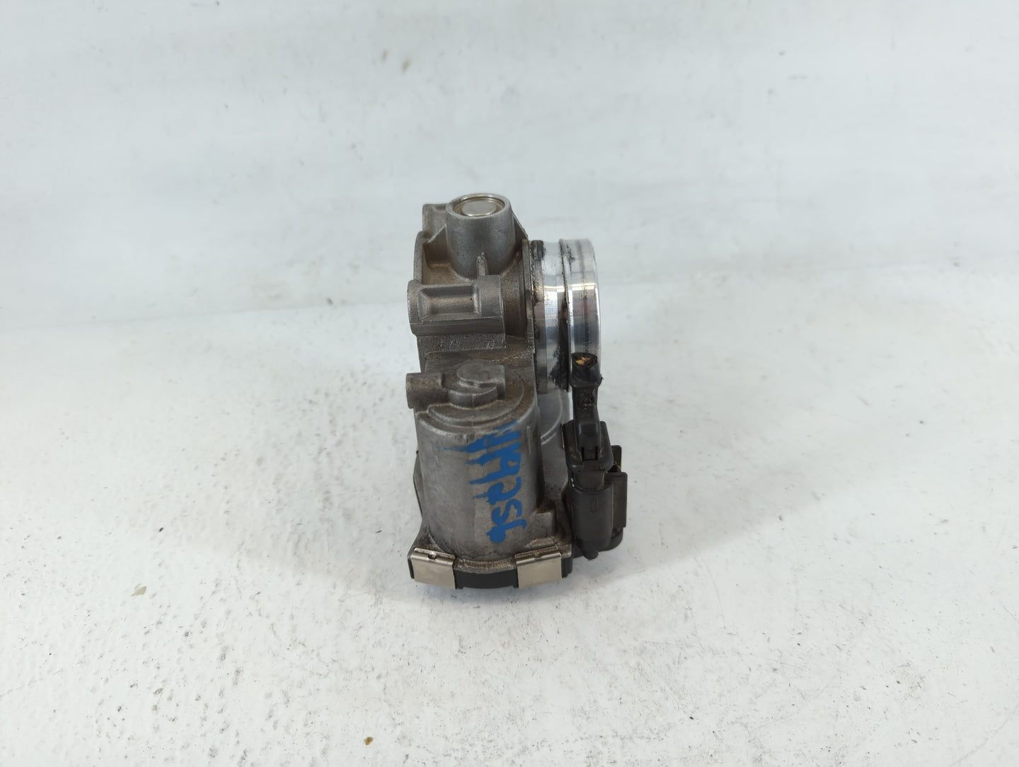 2016-2021 Chevrolet Malibu Throttle Body P/N:12671379AA Fits Fits 2016 2017 2018 2019 2020 2021 2022 OEM Used Auto Parts - O