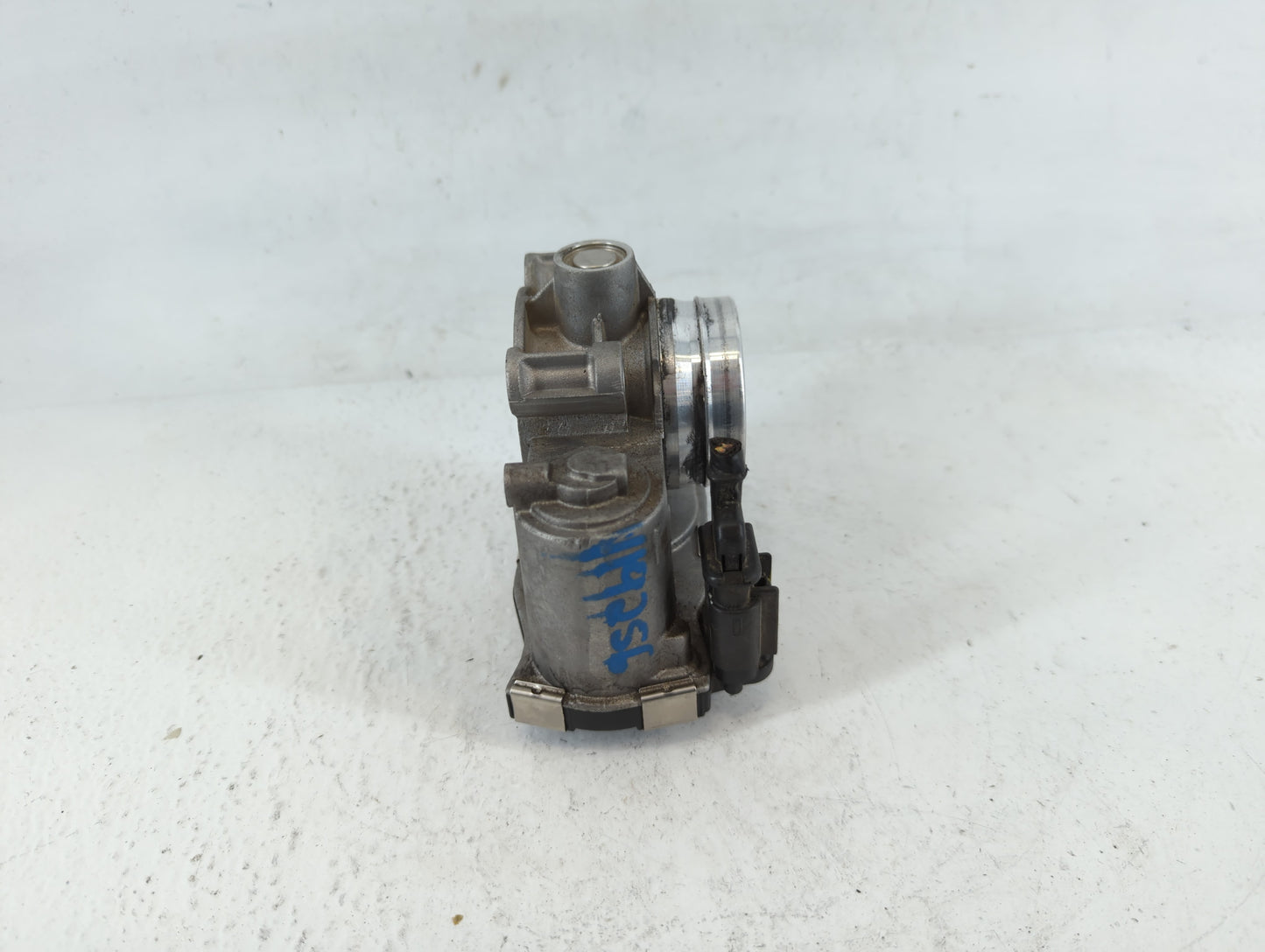 2016-2021 Chevrolet Malibu Throttle Body P/N:12671379AA Fits Fits 2016 2017 2018 2019 2020 2021 2022 OEM Used Auto Parts - O