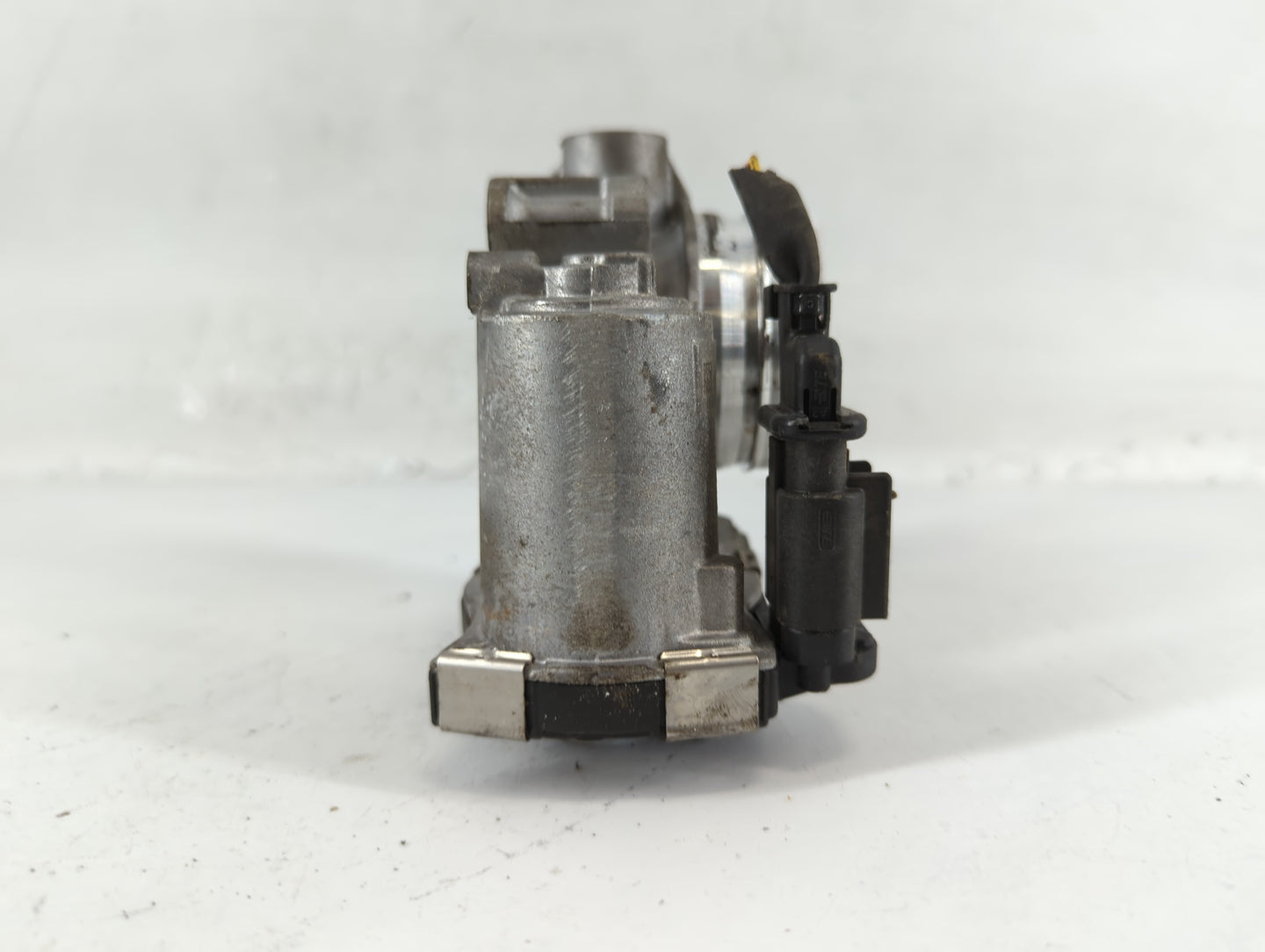 2013-2021 Chevrolet Malibu Throttle Body P/N:12671379AA Fits Fits 2013 2014 2015 2016 2017 2018 2019 2020 2021 OEM Used Auto
