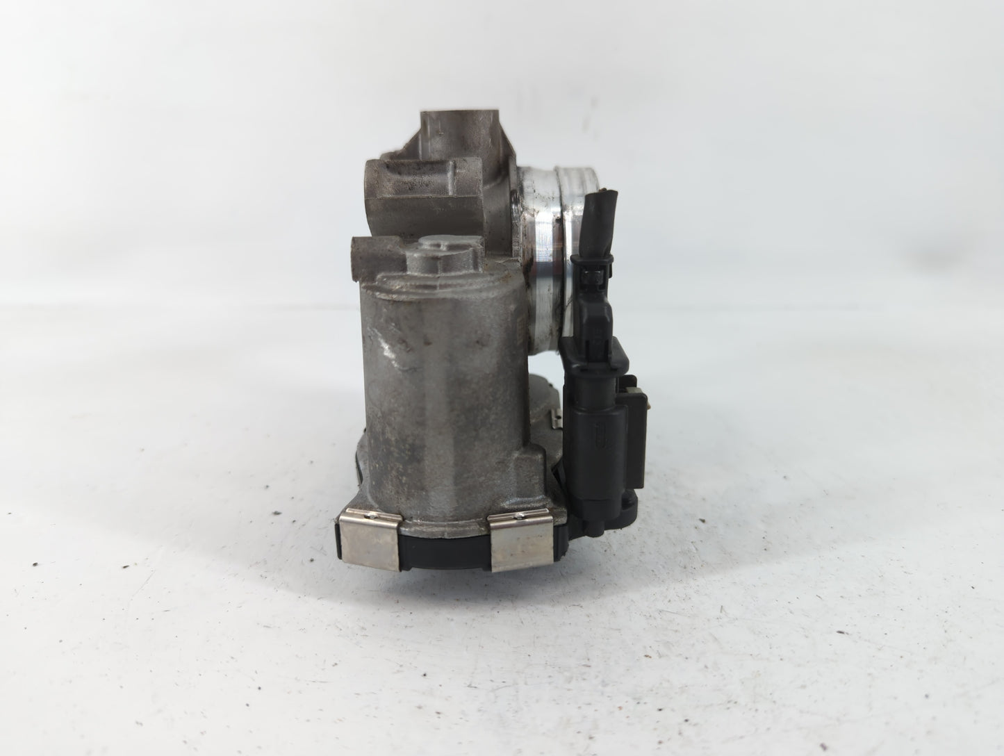 2013-2021 Chevrolet Malibu Throttle Body P/N:12671379AA Fits Fits 2013 2014 2015 2016 2017 2018 2019 2020 2021 OEM Used Auto