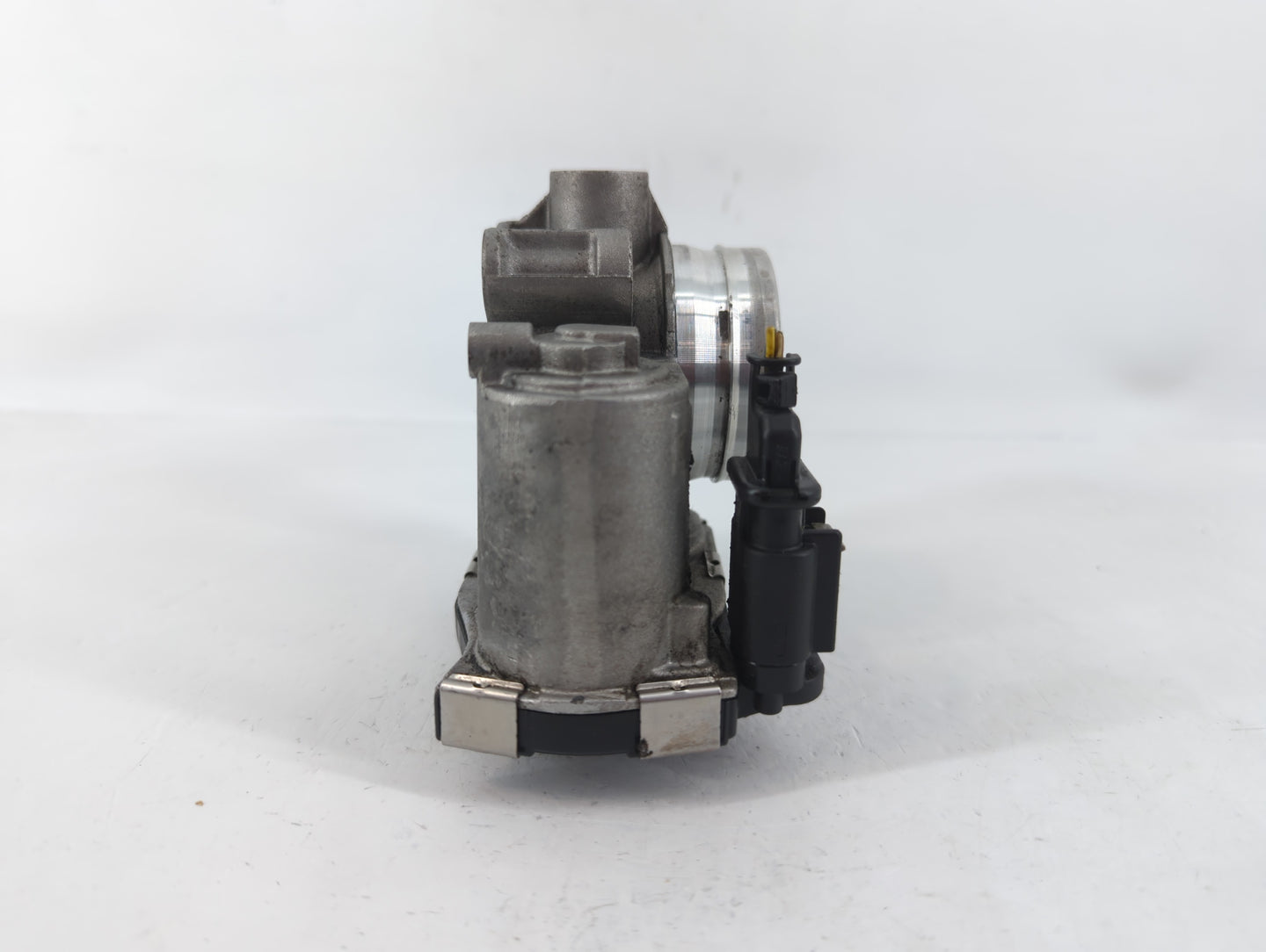 2016-2021 Chevrolet Malibu Throttle Body P/N:12671379AA Fits Fits 2016 2017 2018 2019 2020 2021 2022 OEM Used Auto Parts - O